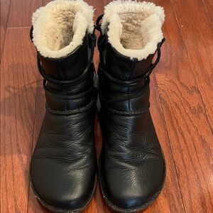 Ugg Black Leather Shearling-Lined Ankle Boots